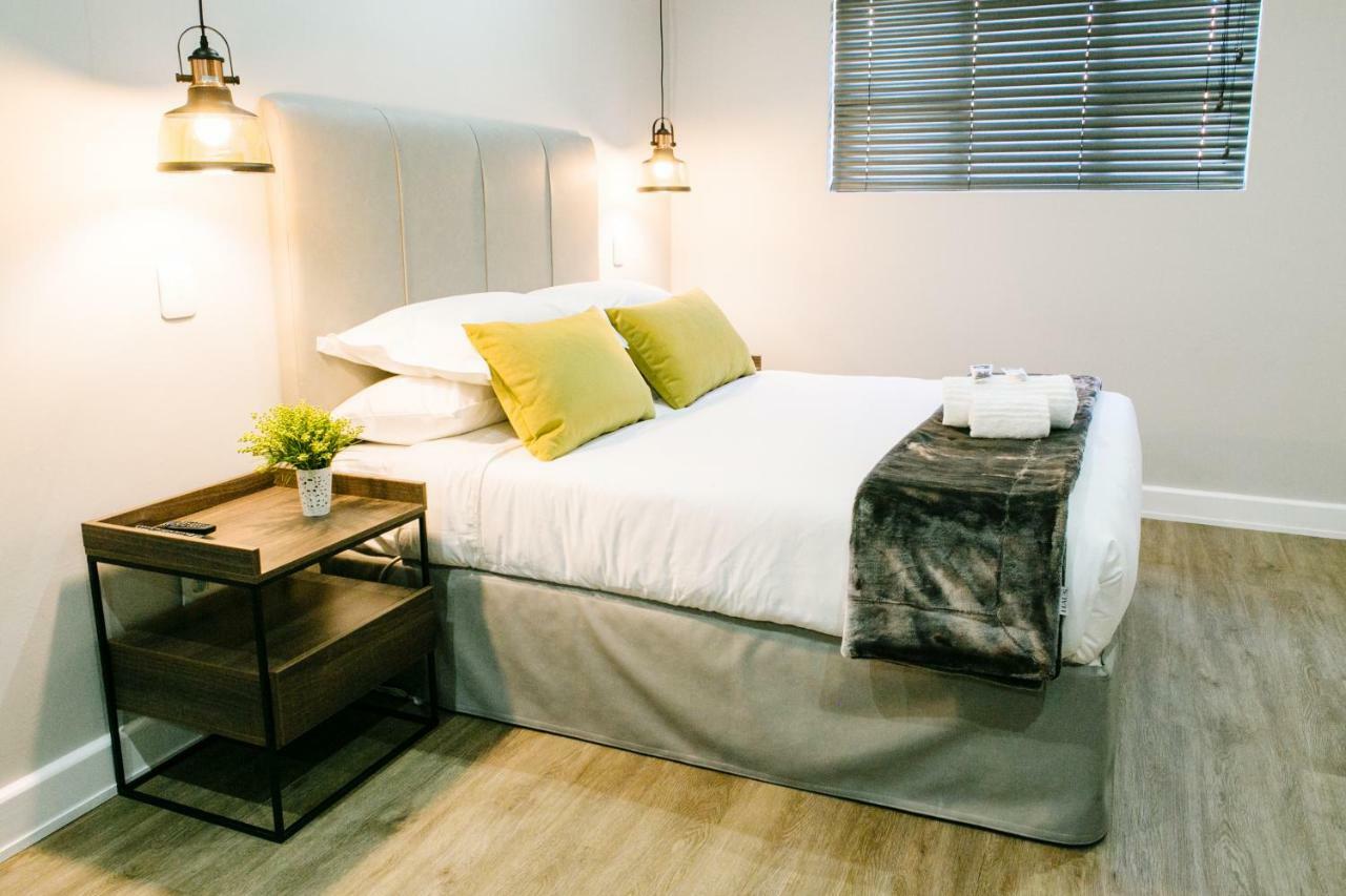 30 On Whites Guesthouse บลูมฟอนเทน ภายนอก รูปภาพ